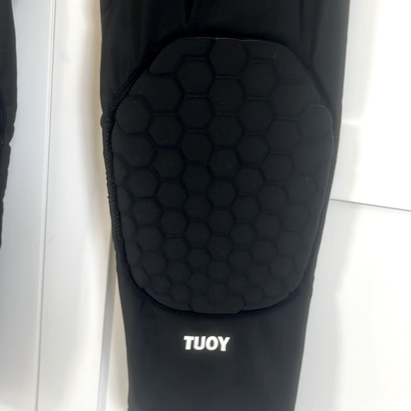 TUOY Padded Pants with Knee Pad 3/4 Capri Compression Size Youth Medium NWT - Picture 7 of 7
